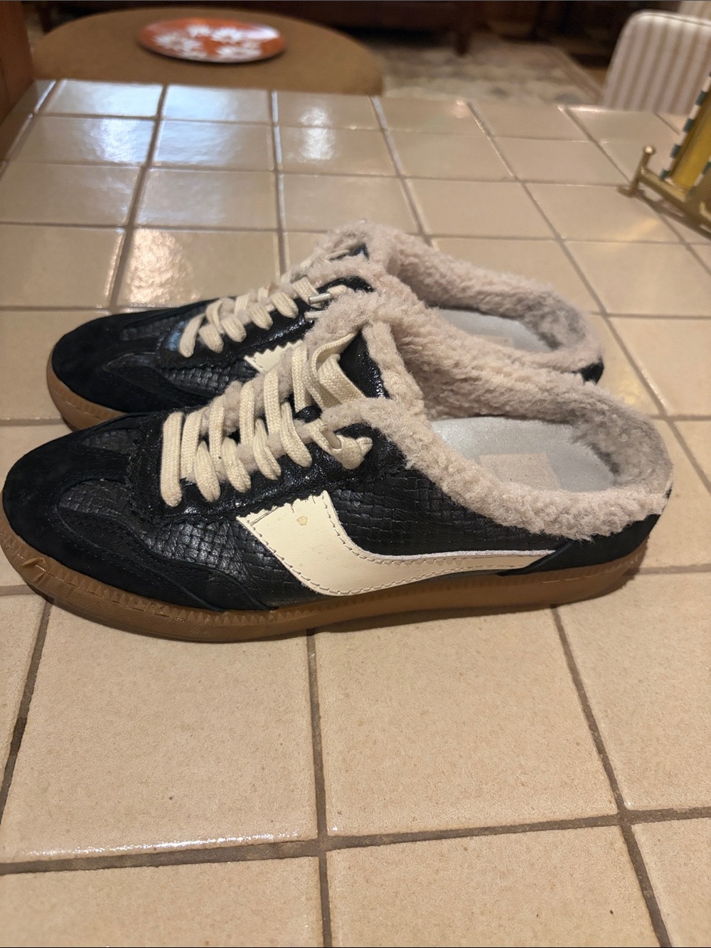 Dolce vita Cozy Black & Cream Sherpa-Lined Sneakers